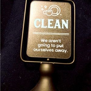 Clem/dirty spinning counter top stand